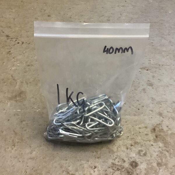 40mm barbed staples bag