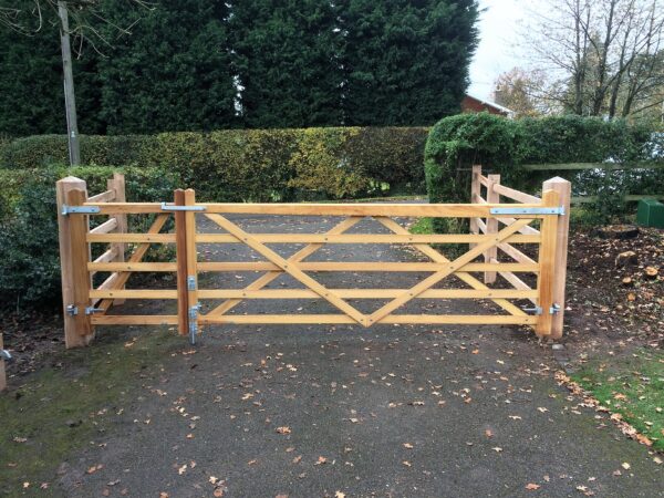 Set of 5 bar entrance gates